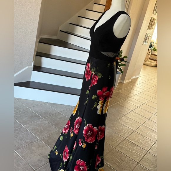 Floral Black Maxi Dress - Picture 4 of 5